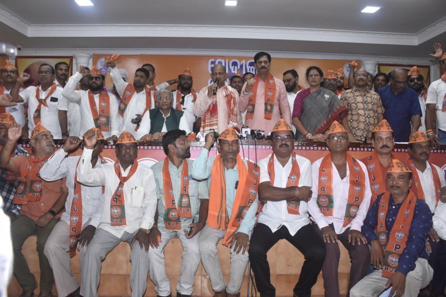 Former BJD Minister Samir Ranjan Dash joins BJP