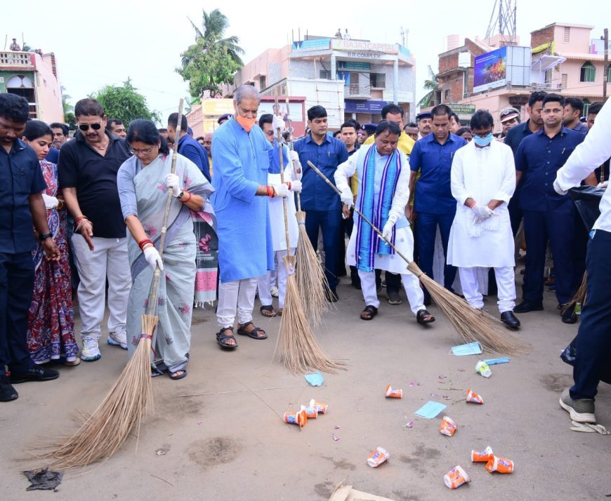 Chief Minister Mohan Majhi cleans Bada Danda before Rath Yatra