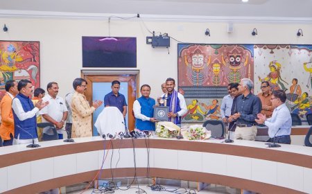 Odisha CM felicitates hockey star Amit Rohidas on Olympic success