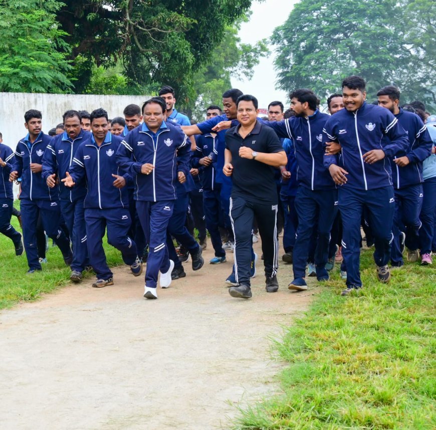 Odisha CM Mohan Charan Majhi enjoys tea and talks in Keonjhar