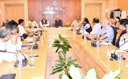 Chief Secretary leads high-level meeting on cyclone Dana readiness in Odisha