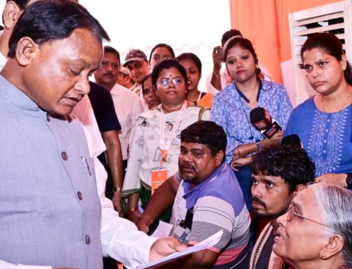 CM Mohan Charan Majhi holds 16th public grievance hearing, assures swift resolution