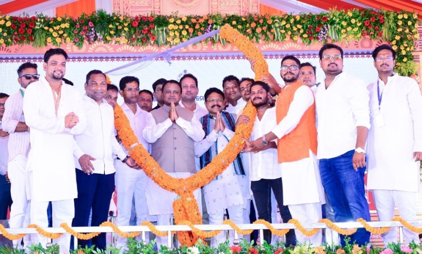 CM inaugurates projects worth ₹205 crore, announces kendu leaf workers’ aid in Deogarh