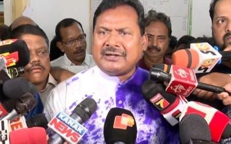 Ink thrown at Odisha Congress President Sarat Pattanayak