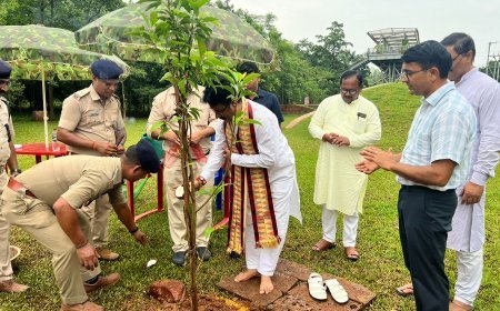 H&UD Minister visits Bhubaneswar parks, advocates urban green spaces