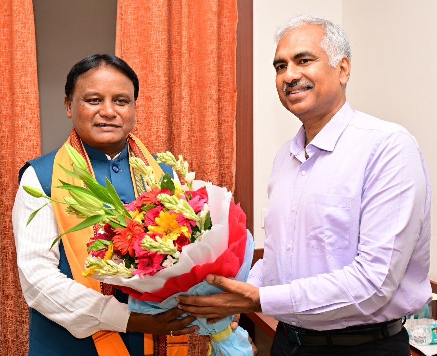 New Odisha Chief Secretary and Additional Chief Secretary meet CM Majhi