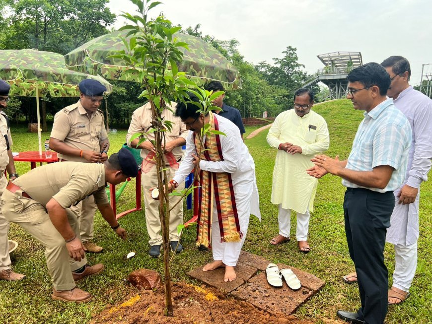 H&UD Minister visits Bhubaneswar parks, advocates urban green spaces