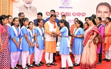 Odisha CM marks Raksha Bandhan with students and community members