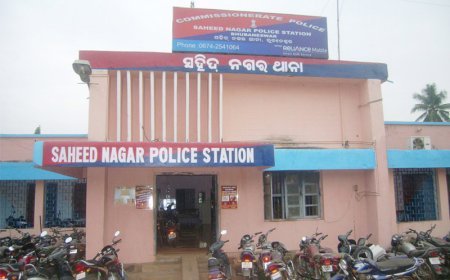 Violence erupts in Bhubaneswar as youths hurl bombs in revenge attack